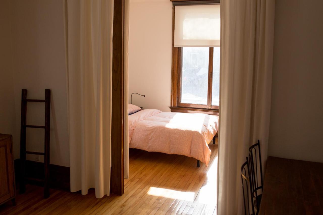 Le 9 Et Demi Bed & Breakfast Монреал Екстериор снимка